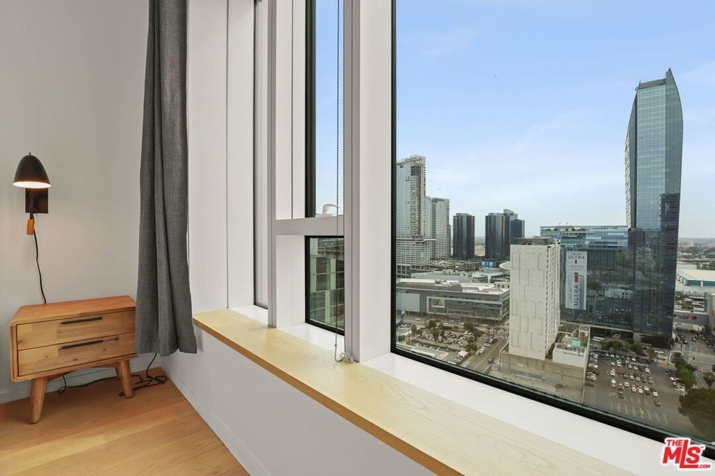 889 Francisco Street - Photo 16