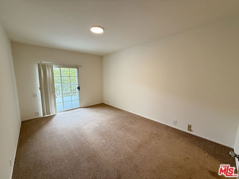 1440 Rexford Drive - Photo 9