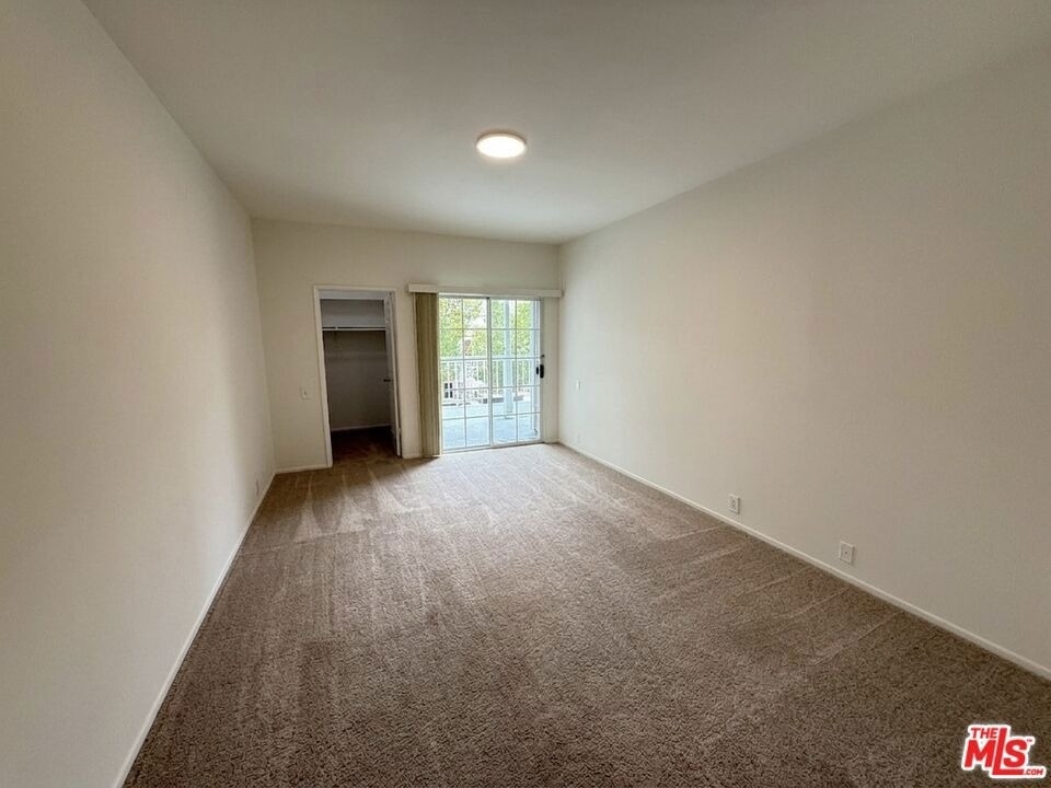 1440 Rexford Drive - Photo 6