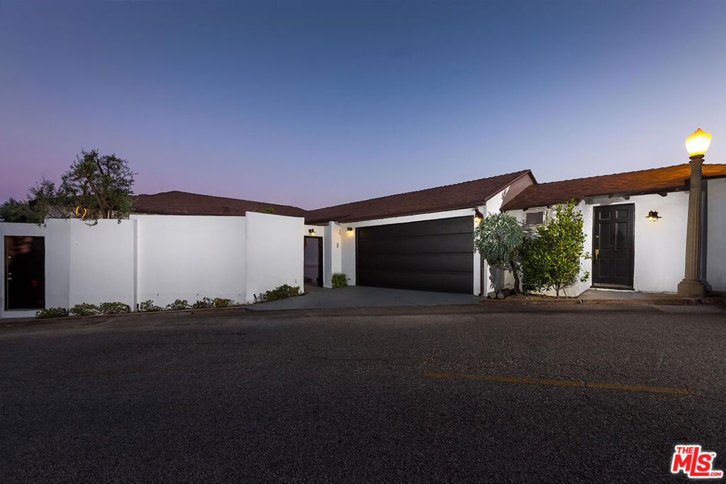 1733 Sunset Plaza Drive - Photo 7