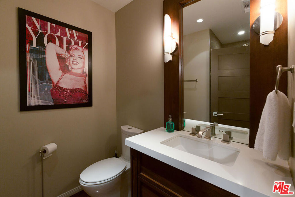 1733 Sunset Plaza Drive - Photo 19