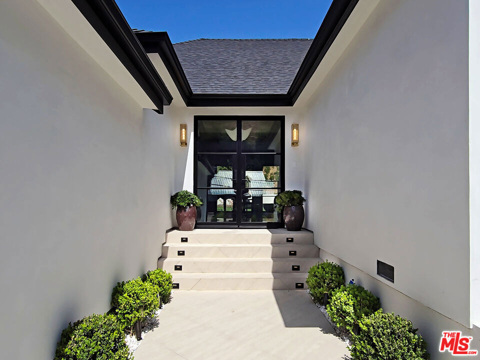 2288 Coldwater Canyon Drive - Photo 4