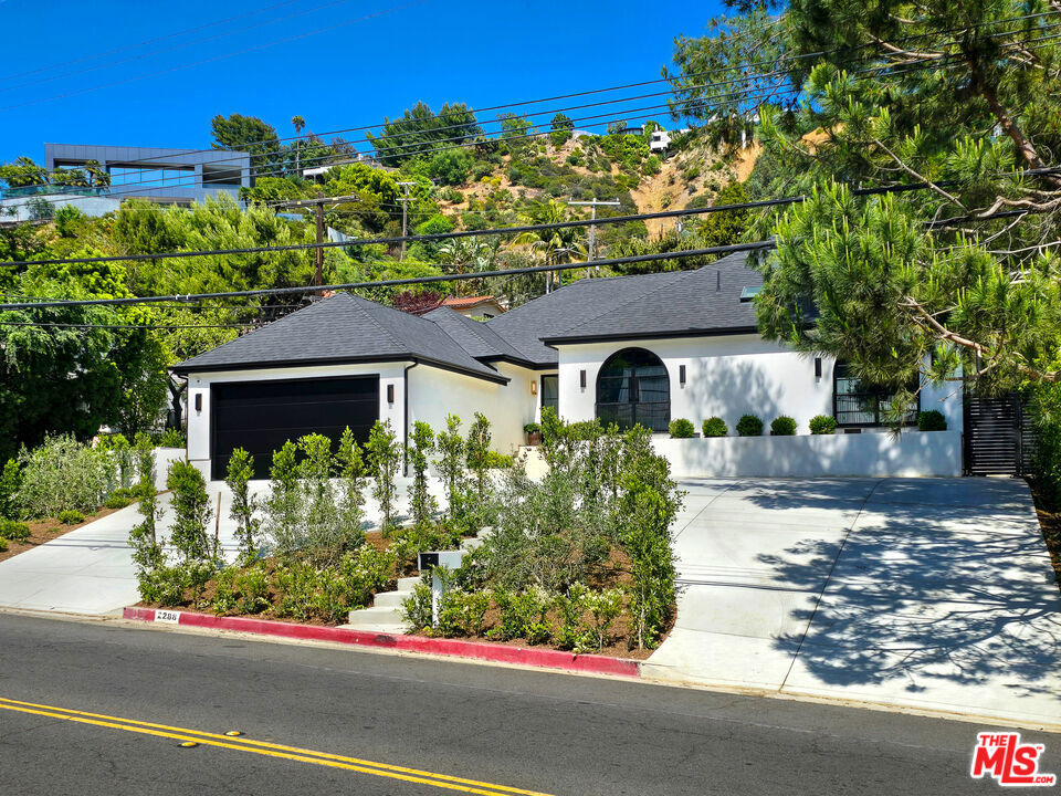 2288 Coldwater Canyon Drive - Photo 2