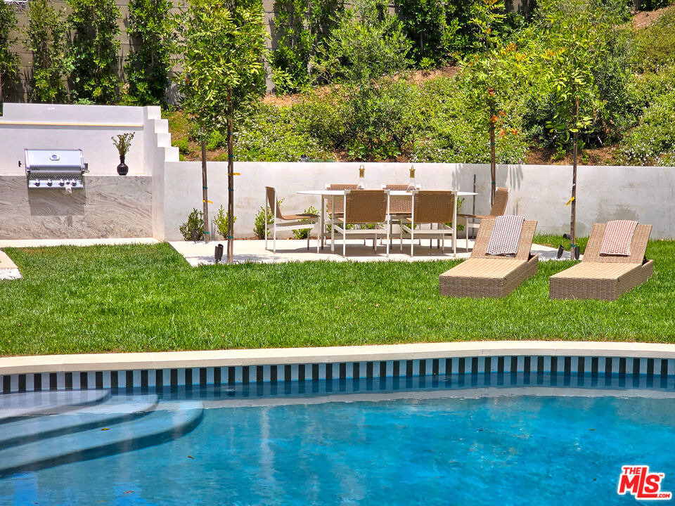 2288 Coldwater Canyon Drive - Photo 37