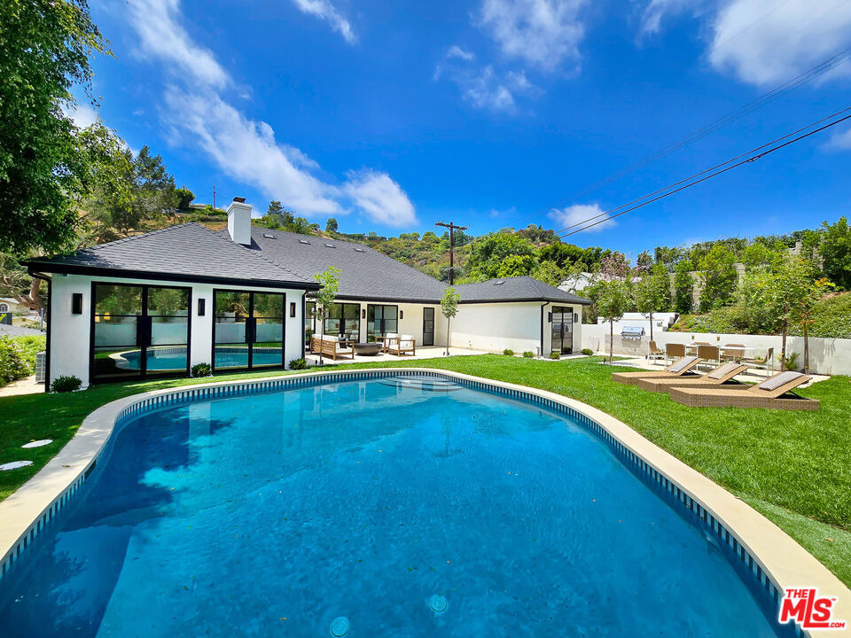 2288 Coldwater Canyon Drive - Photo 36