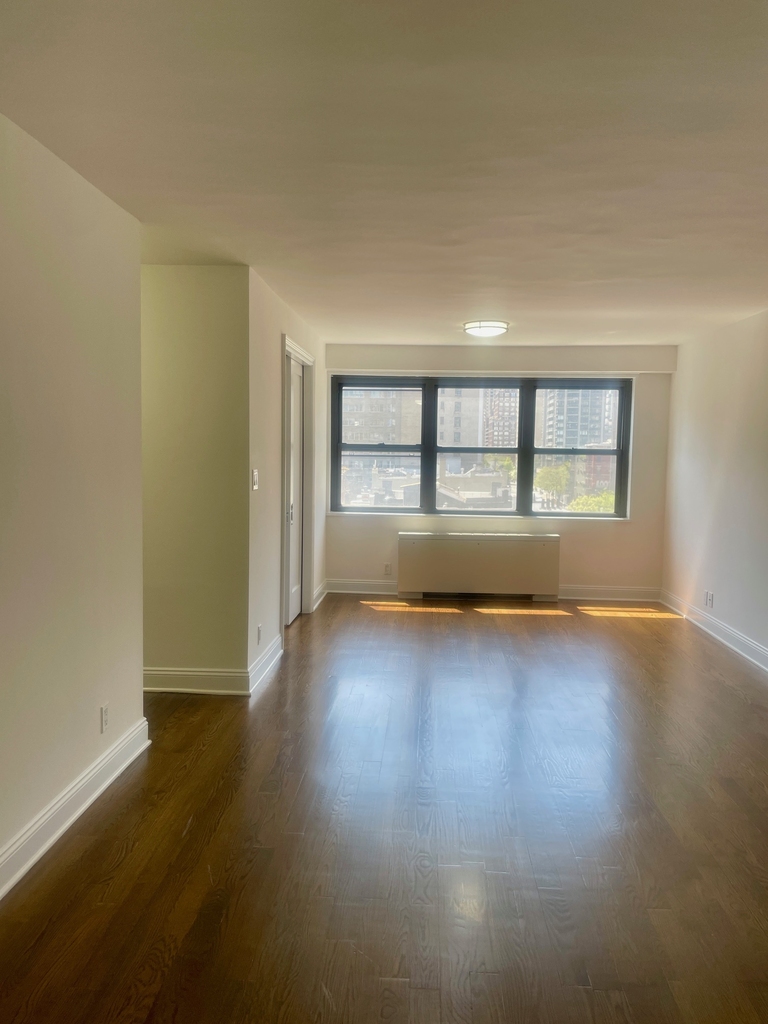 401 East 88th Street, 3c - Photo 6