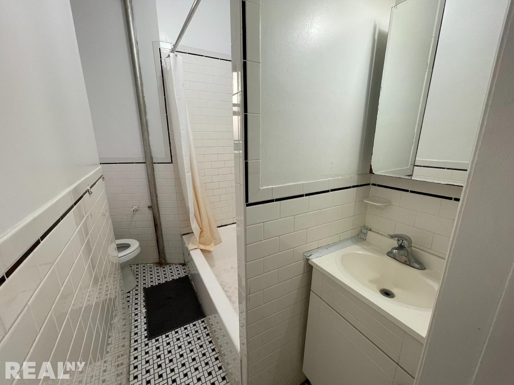 241 E 38th St - Photo 5