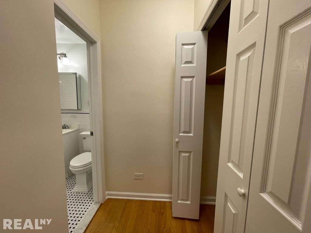 46 W 73rd St - Photo 2