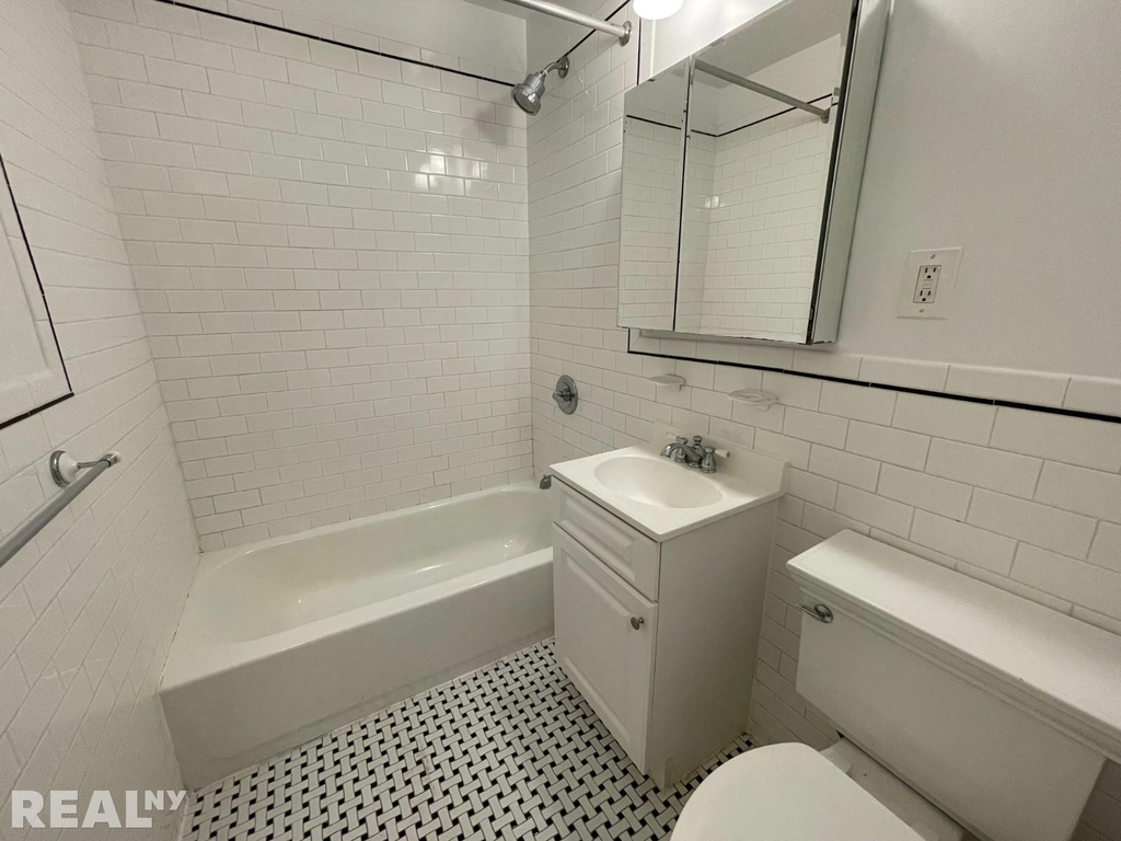 46 W 73rd St - Photo 4
