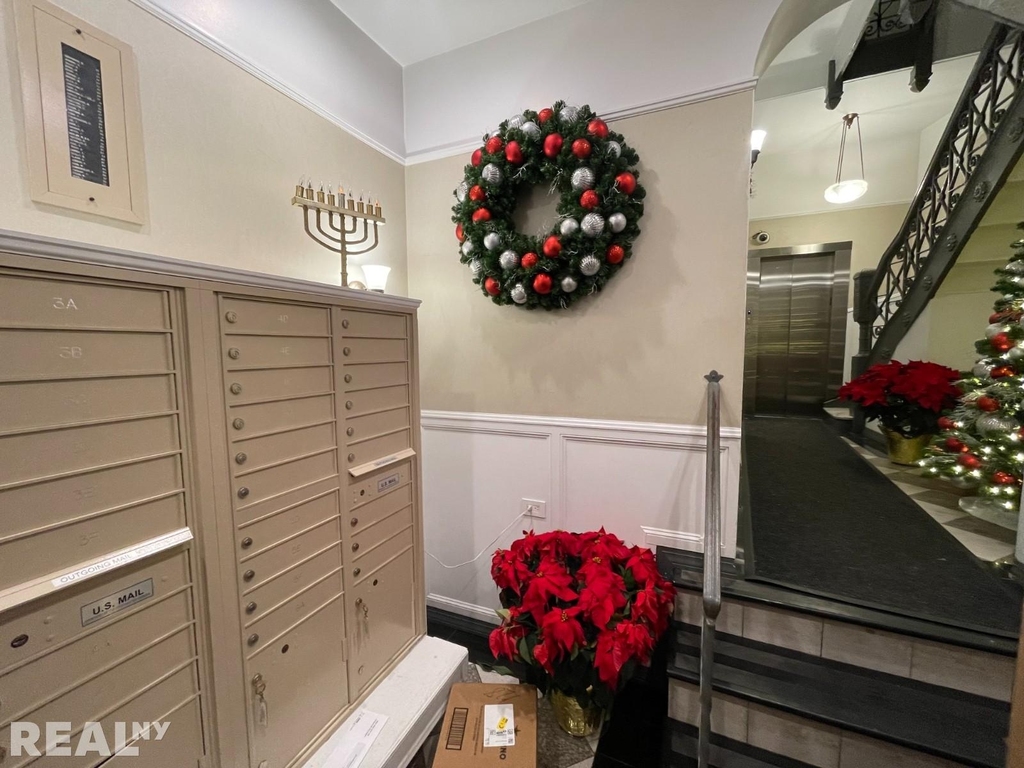 46 W 73rd St - Photo 7