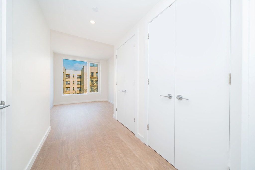 Sedgwick Avenue - Photo 8