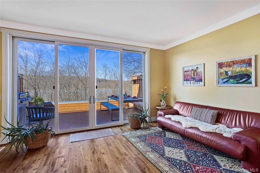 493 Warburton Avenue - Photo 5