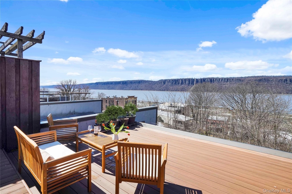 493 Warburton Avenue - Photo 1