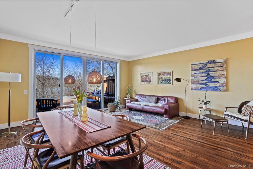 493 Warburton Avenue - Photo 3