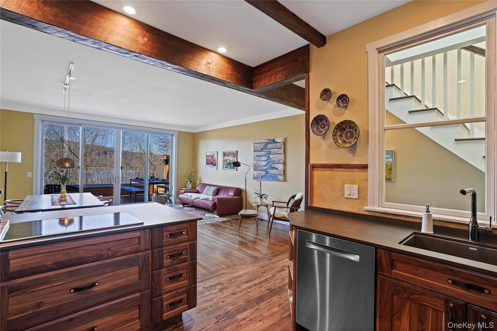 493 Warburton Avenue - Photo 9