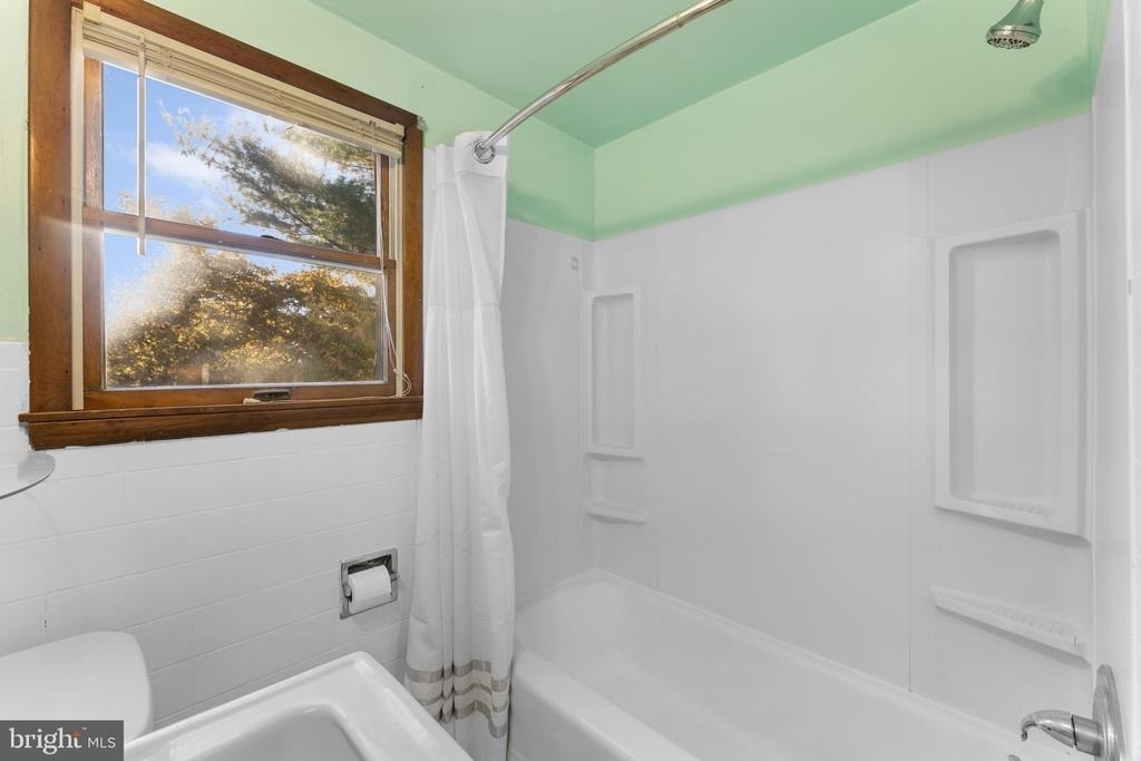 225 Pershing Avenue - Photo 18