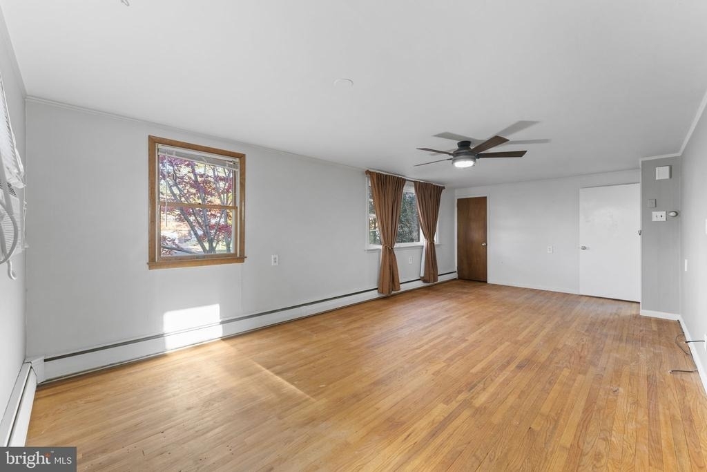225 Pershing Avenue - Photo 6
