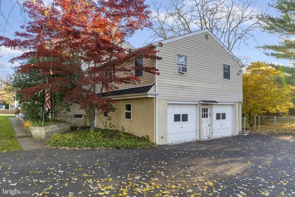 225 Pershing Avenue - Photo 3