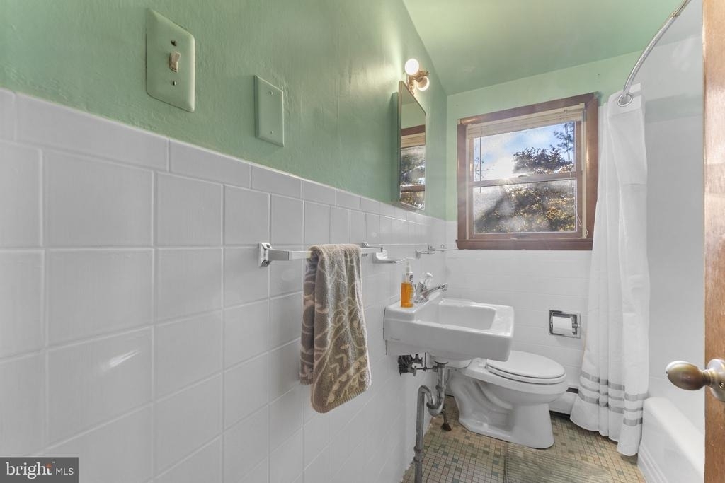 225 Pershing Avenue - Photo 17