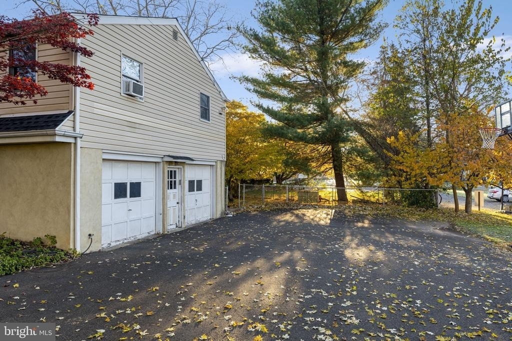 225 Pershing Avenue - Photo 2