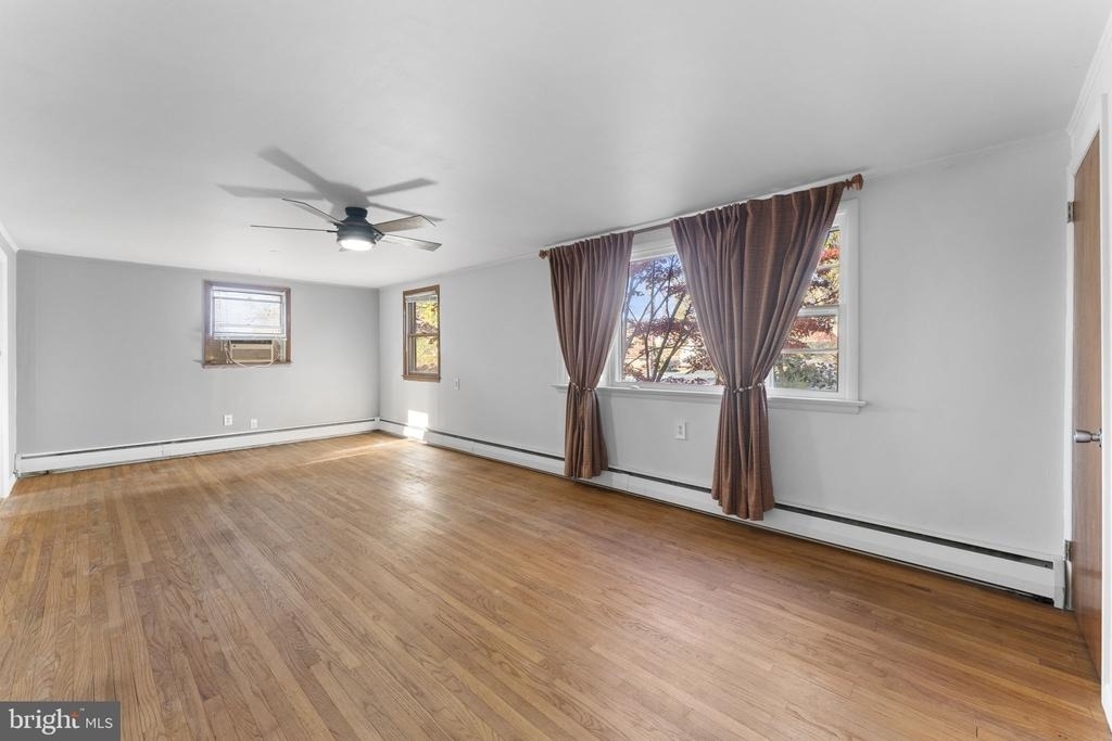 225 Pershing Avenue - Photo 5