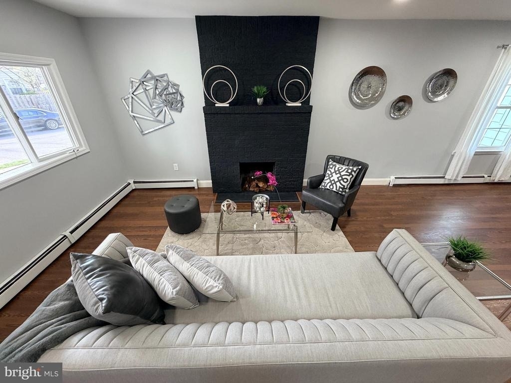 8 Joan Terrace - Photo 4