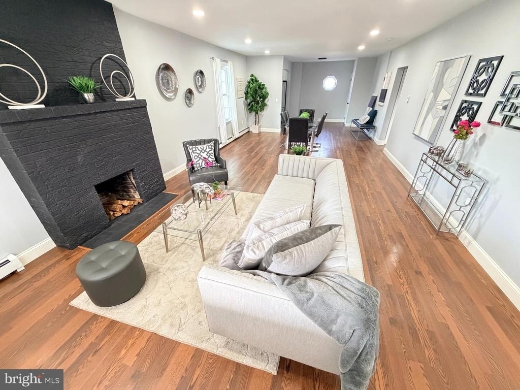 8 Joan Terrace - Photo 3