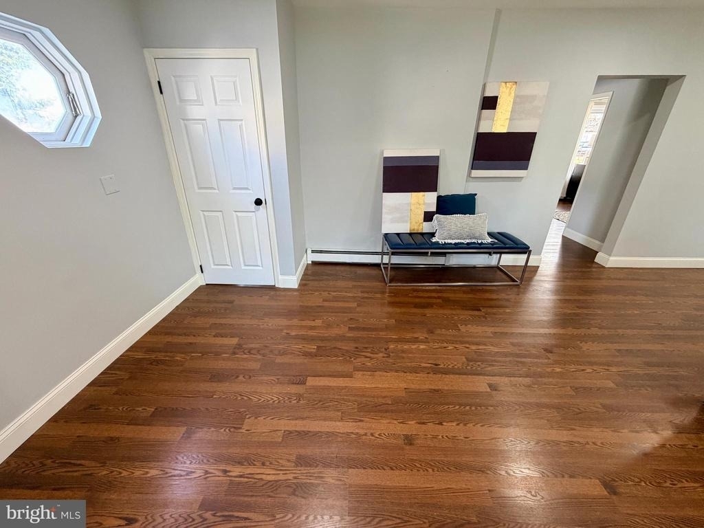 8 Joan Terrace - Photo 7