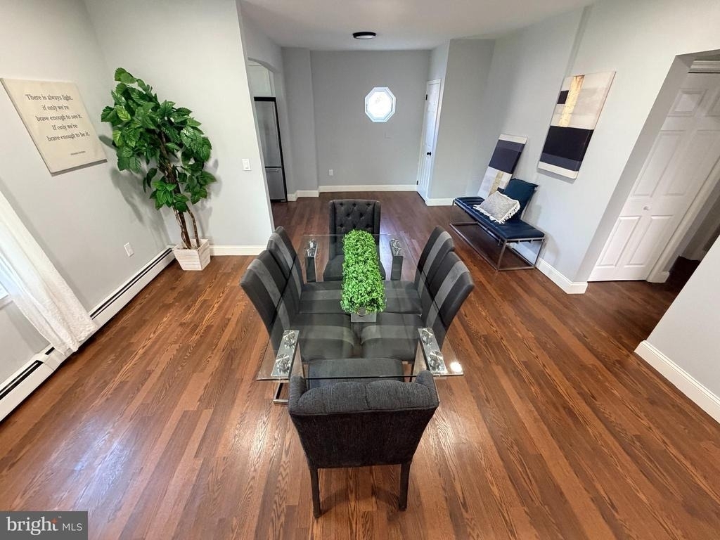 8 Joan Terrace - Photo 5