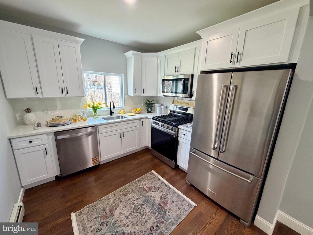 8 Joan Terrace - Photo 8