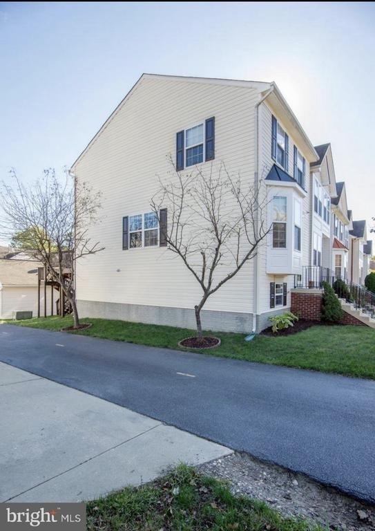 8800 Community Square Lane - Photo 2