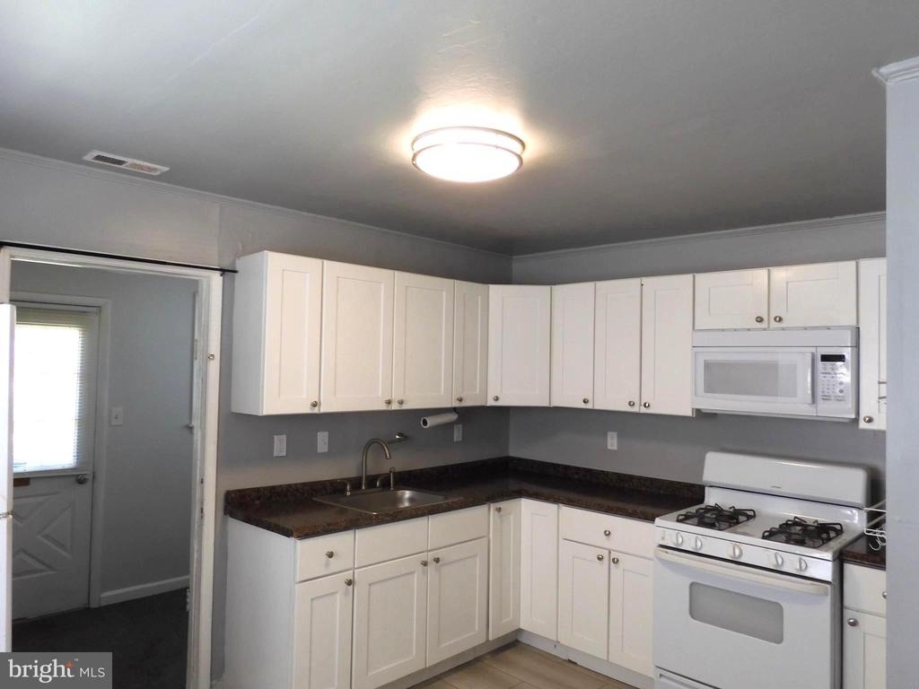 8220 Cornwall Road - Photo 5