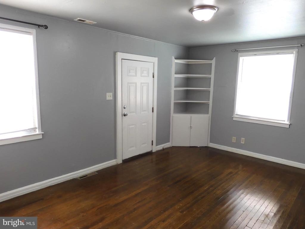 8220 Cornwall Road - Photo 3