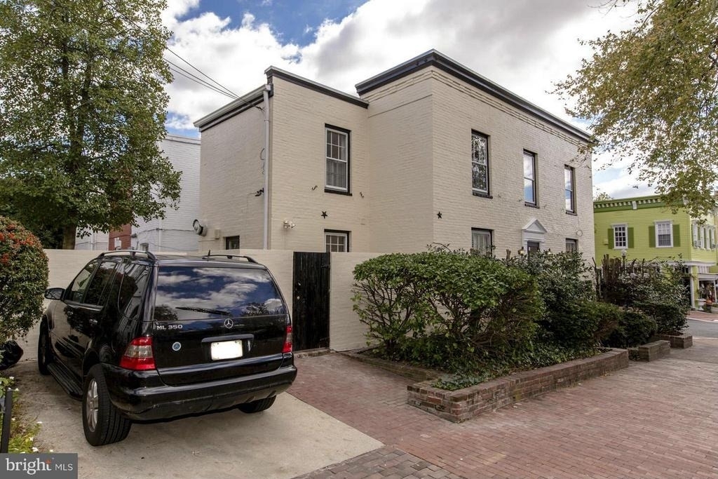 1401 35th Street Nw - Photo 0