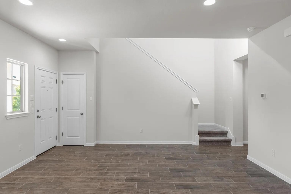 1725 Lakota Ln - Photo 2
