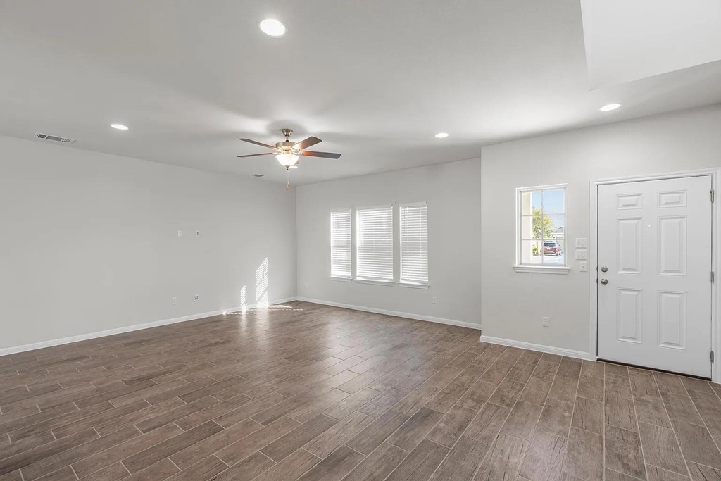 1725 Lakota Ln - Photo 1