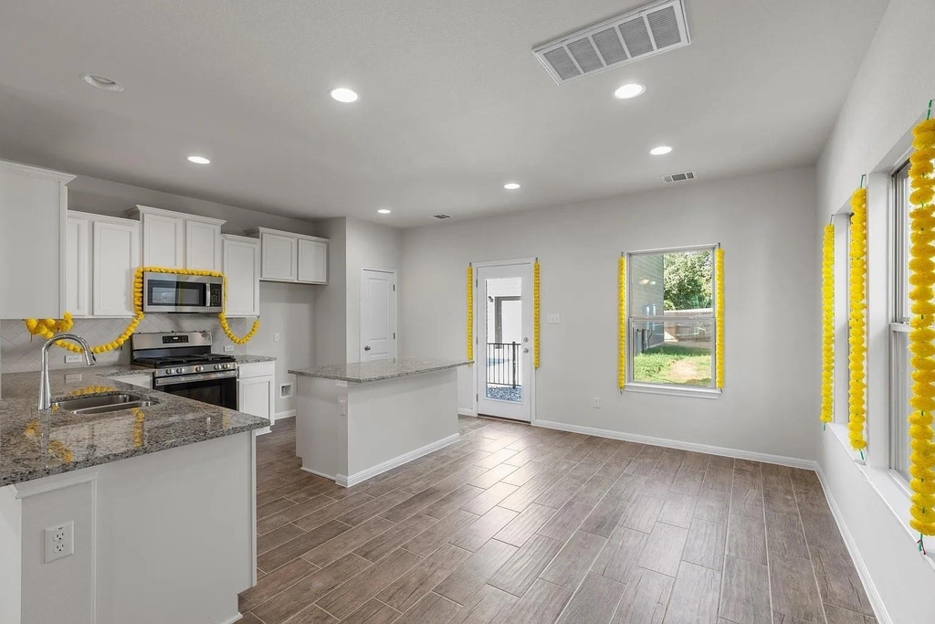 1725 Lakota Ln - Photo 4