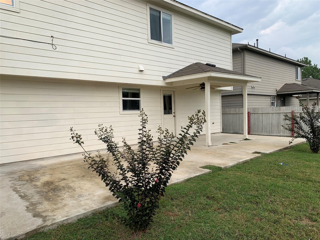 18317 Great Falls St - Photo 16