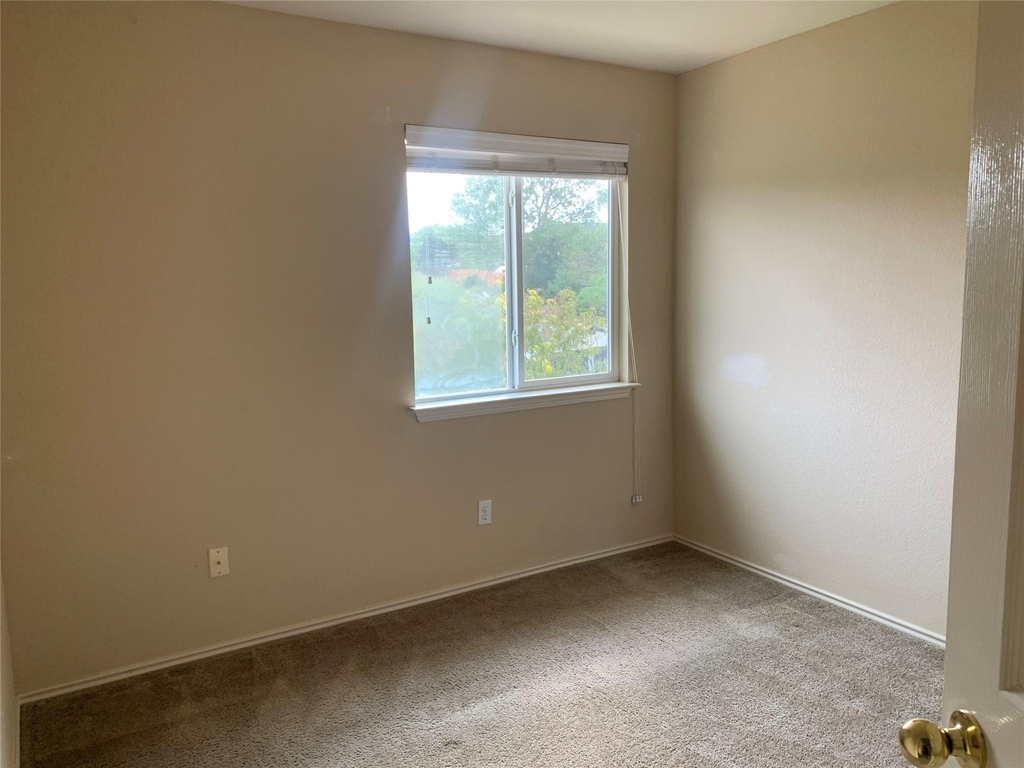 18317 Great Falls St - Photo 10