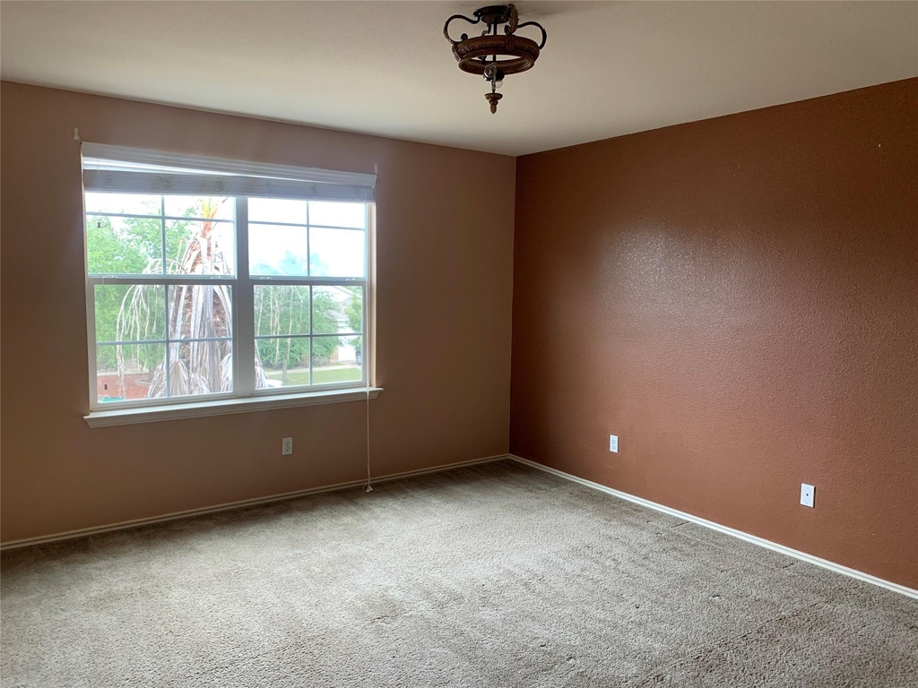 18317 Great Falls St - Photo 8