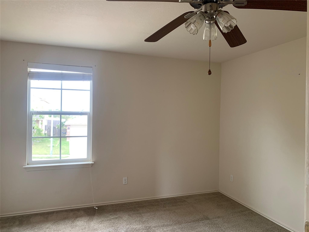 18317 Great Falls St - Photo 9