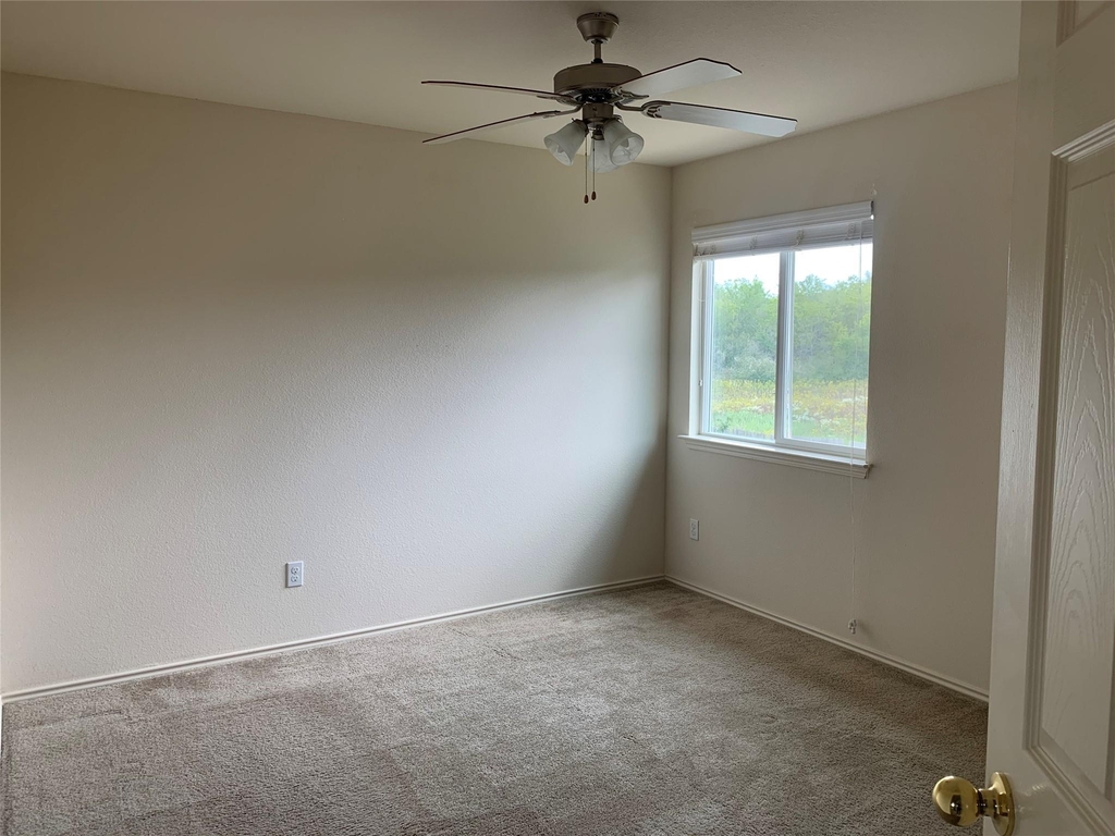 18317 Great Falls St - Photo 12