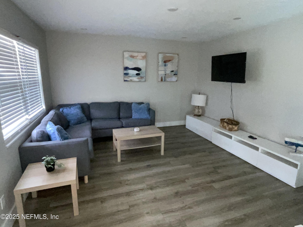 318 Arricola Avenue - Photo 10