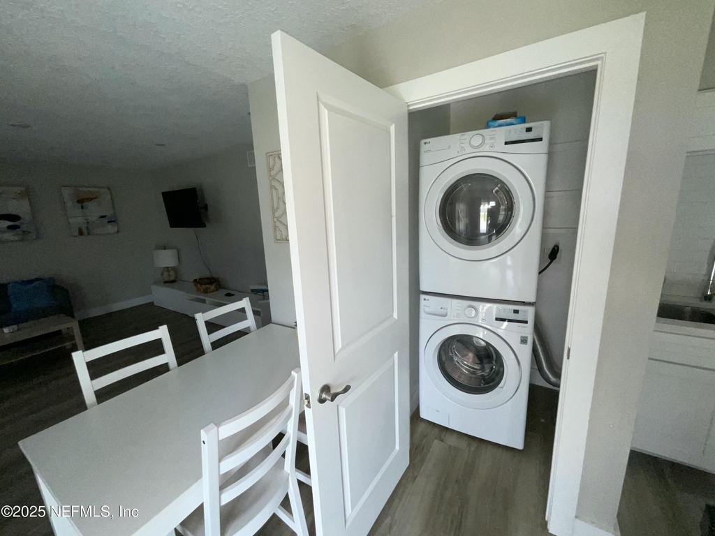 318 Arricola Avenue - Photo 22