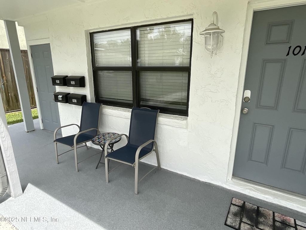 318 Arricola Avenue - Photo 9