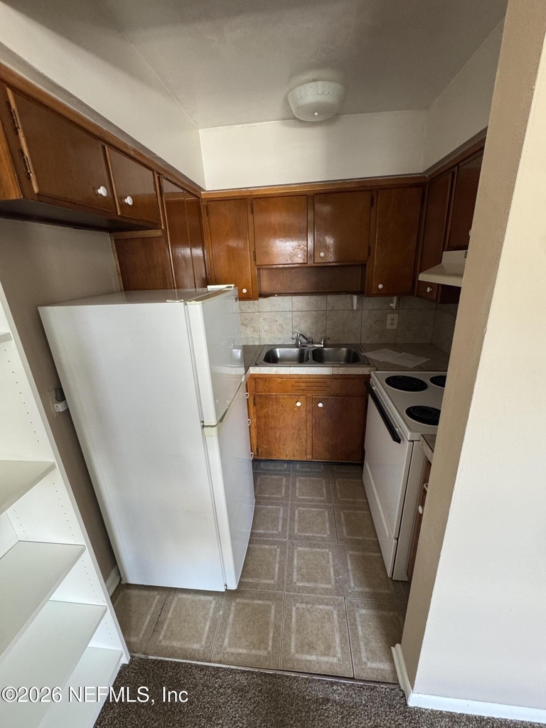 916 Children Way - Photo 1