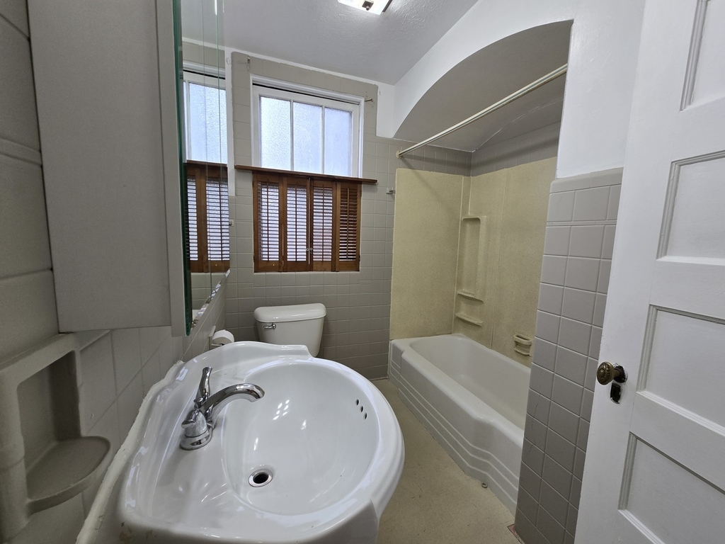 249 E Park Boulevard - Photo 6
