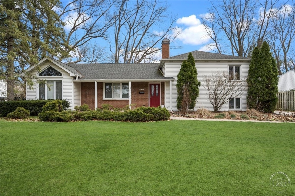 1120 N Brainard Street - Photo 0