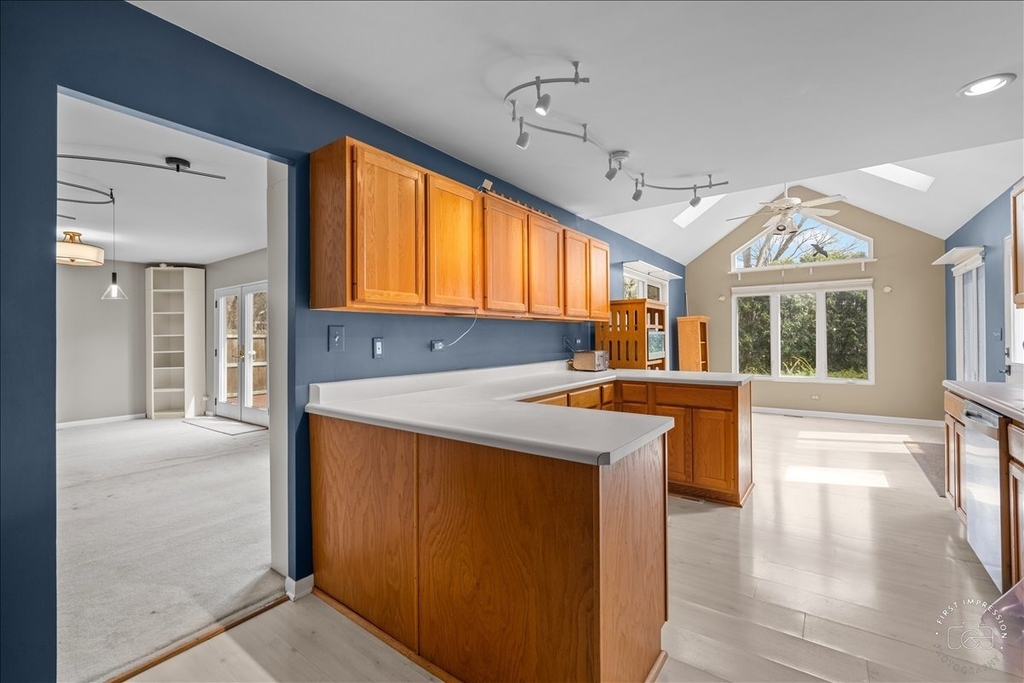 1120 N Brainard Street - Photo 2