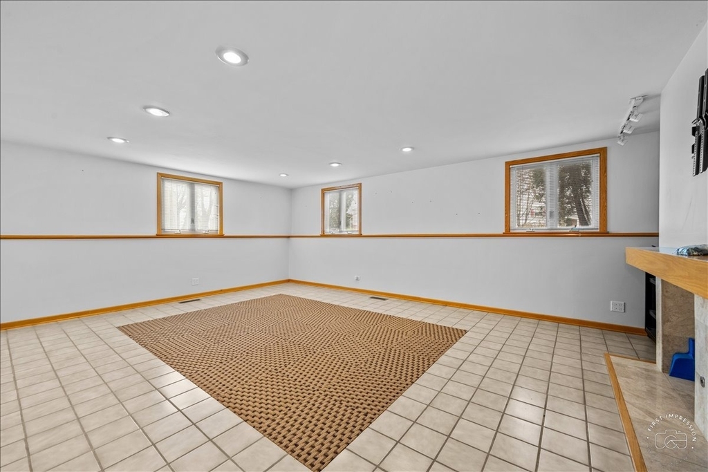 1120 N Brainard Street - Photo 12